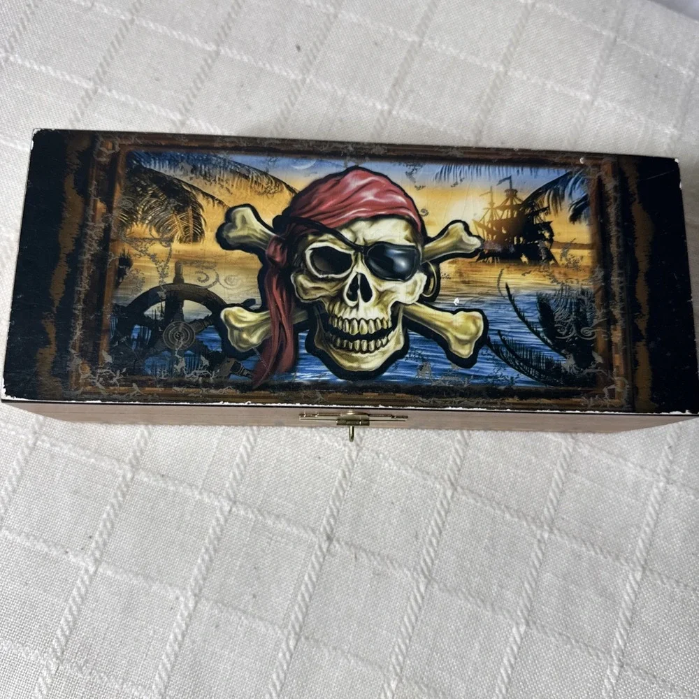 Pirate Cedar Keepsake Box BOOTY BANK & Candy Stash San Antonio,‎ Texas